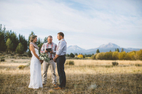 What&rsquo;s better than a mountain side elopement? Not much! Photographed by Victoria Carlson Photo