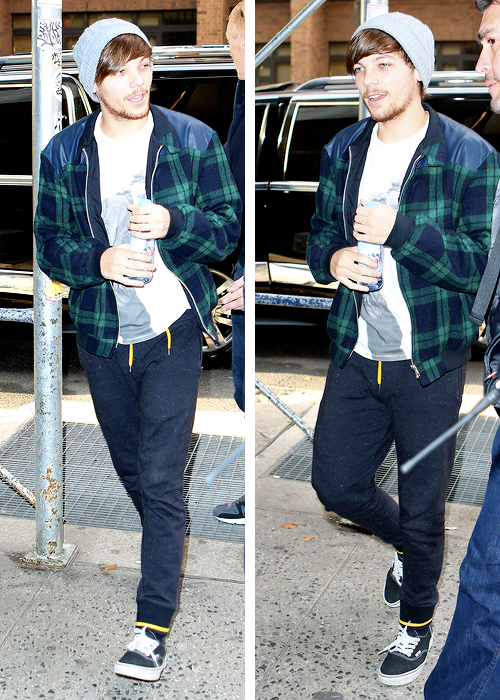 harrystylesdaily:  SNL Rehearsal Studios - 12/04 