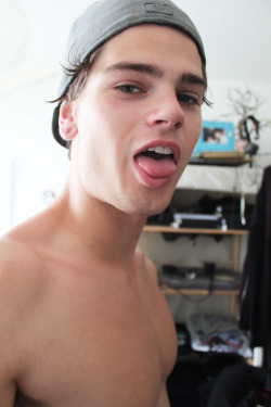 chrstphrmc:  pecks