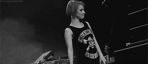 im-a-paramonster:  Hayley being extremely sexy during Crushcrushcrush 