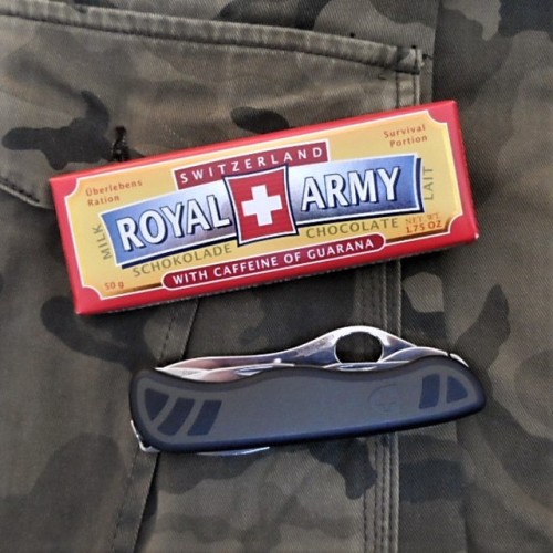 blogswissknife-chknife:Victorinox Swiss Army Soldier Knife
