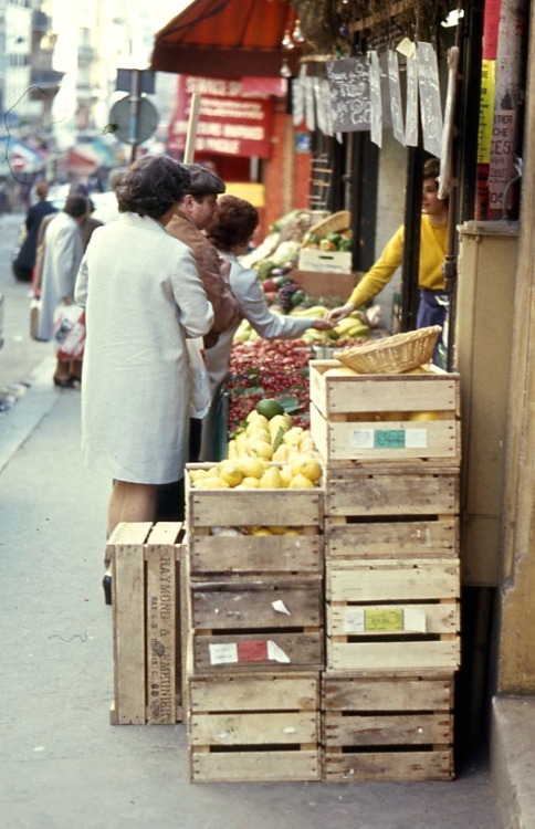  Marchand de fruits et légumes, Paris, 1971.Not sure where in the city this was taken.