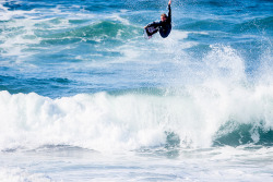 surf-fear:  photo by  Peter TarasPat Gudauskas