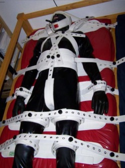 ellentex:  crazyrubber:  Segufix and latex. My favourites for a night.  For me too!