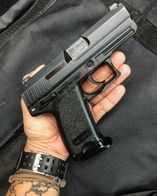 The HK USP compact no intro needed and the whole world in my hand #hk #usp #pistol #weaponsdaily #si