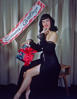 retrogirly:  Bettie Page  Merry Christmas,