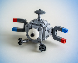retrogamingblog:  Lego Magnemite 