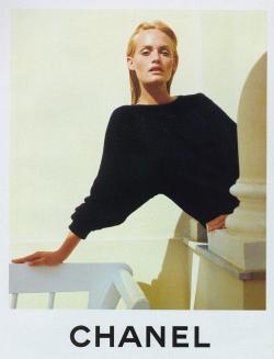 lelaid:  Amber Valletta by Karl Lagerfeld