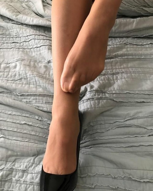 Send me your best nylon feet pics, and I’ll share/promote the ones I really like!