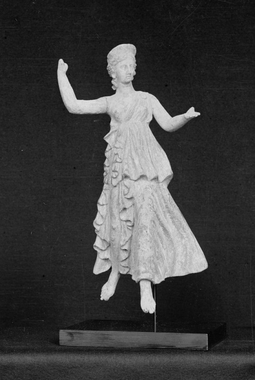 met-greekroman-art:Terracotta statuette of a Nike flying via Greek and Roman ArtMedium: TerracottaRo