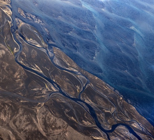 Andre Ermolaev  Icelandic LandscapesPhotography He is a Russian photographer whose latest series features trails of Icelandic rivers twisting through endless beds of volcanic ash ·