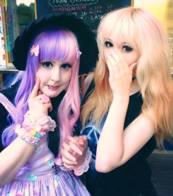 mintxmint:  Me and Shanti &lt;3  her hair is amazing