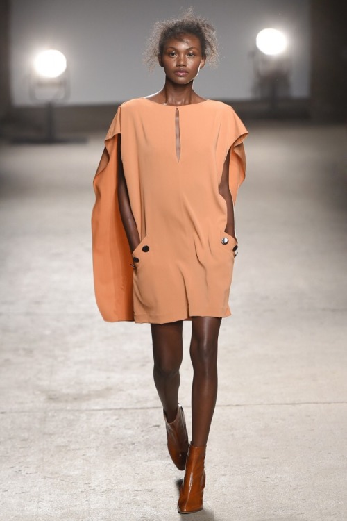 TRACY REESE SPRING 2016 Sheer detailing, cape dresses and florals&hellip;yes count us in Tracy. 