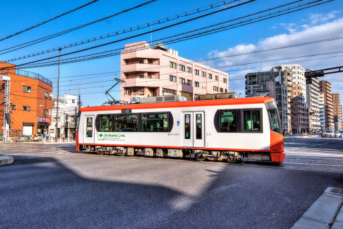 A streetcar leaving Shin-Koshinzuka Station near Tokyo’s Sugamo neighborhood this afternoon.