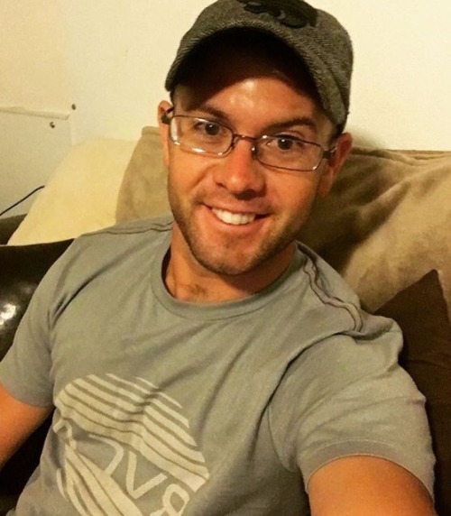 guyswiththickglasses:Not quite nearsighted enough for my taste, but what a hottie! Cowboy hat with glasses on would be even better!