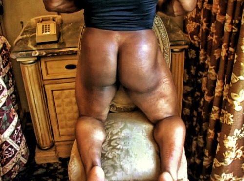 thickchocolatecity:  Part 1. #Musclebooty #Bigdick #Muscle #MorningWood 