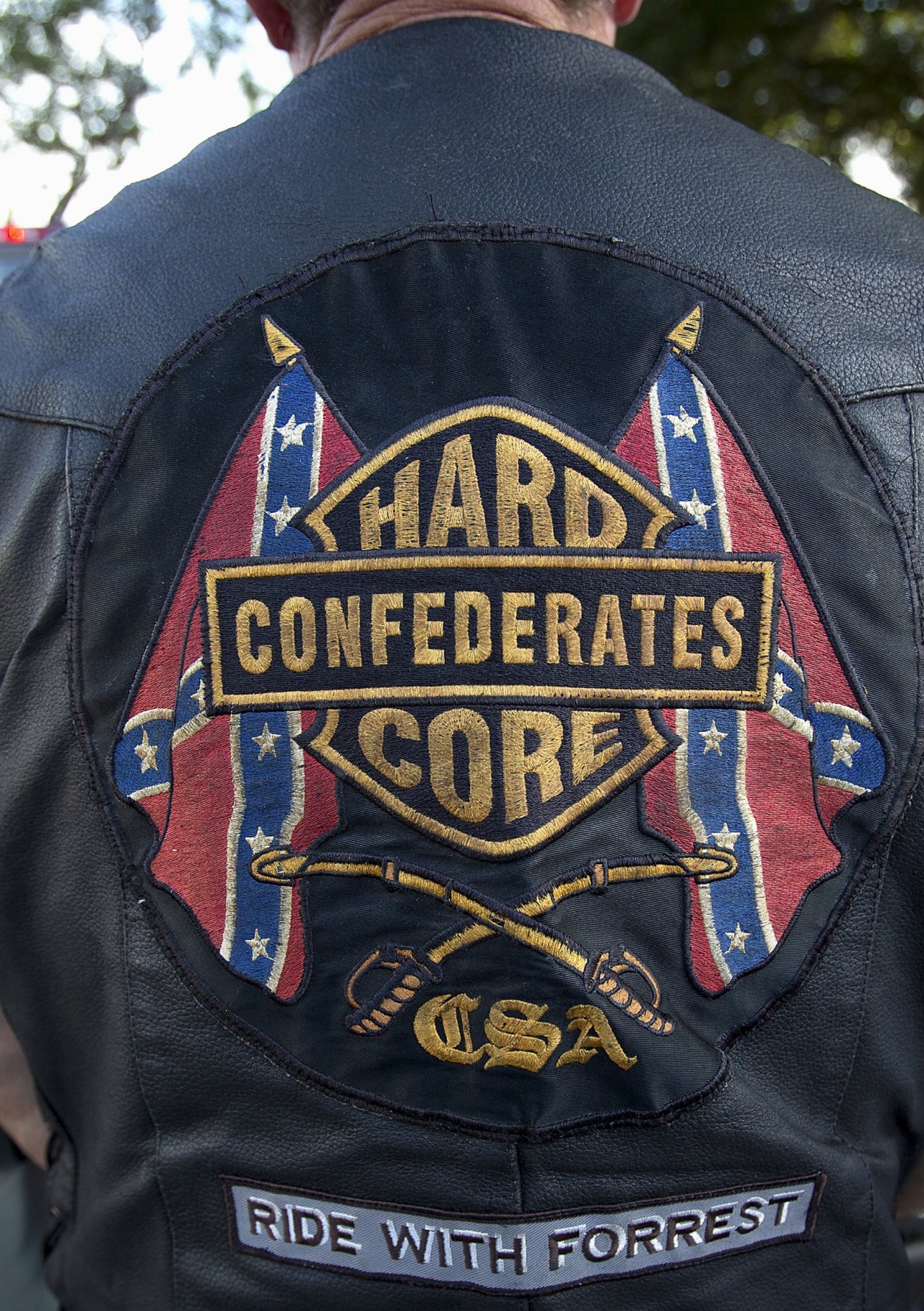 fnhfal:  Pro-Confederate flag rally.  