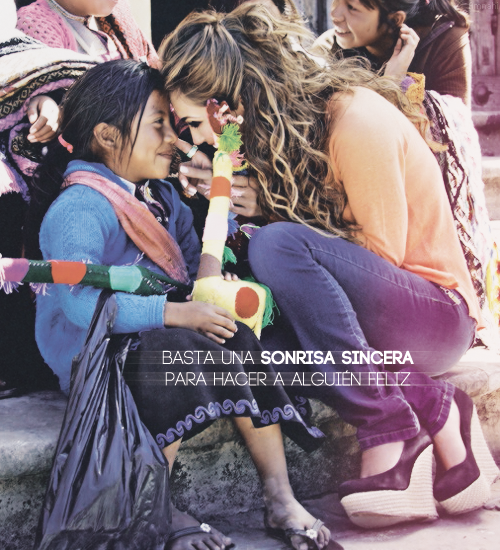 sublime-como-um-anjo:  Basta una sonrisa sincera para hacer a alguién feliz - Anahí 