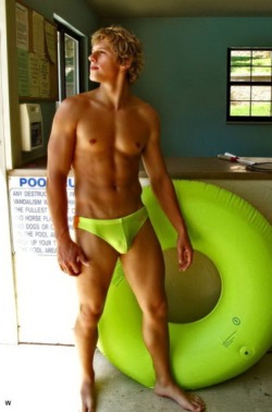 waistbandboy:  Matchin’ the tube!