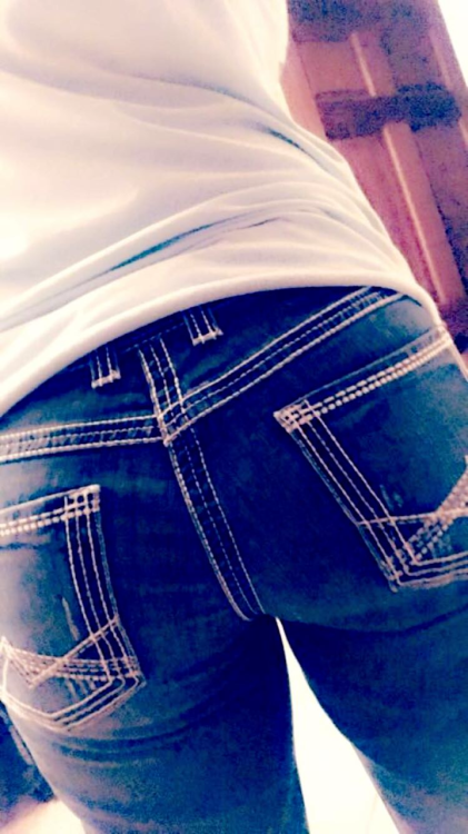 nothingbuttmelissa: My jeans look okay Melissa