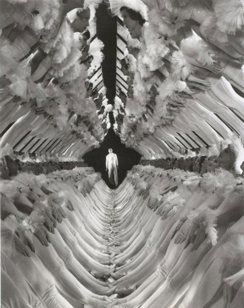 rouquinoux:Busby Berkeley incredible work in the 30’s.  Art legs…isn’t it?