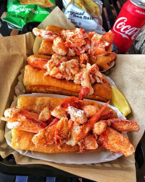 everybody-loves-to-eat:  (source)