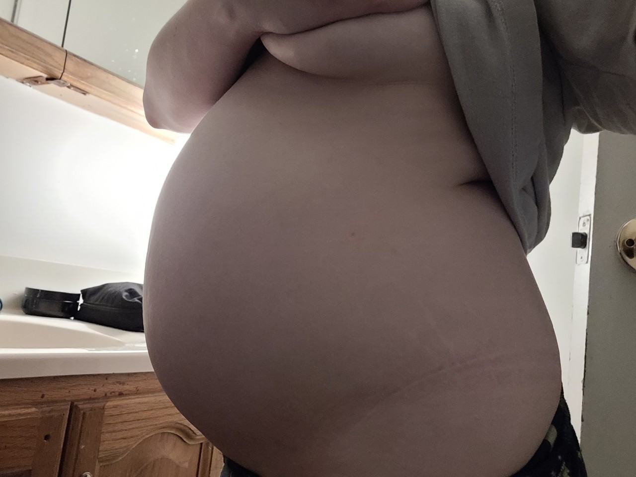 lookathatbelly:How am I supposed to fall asleep if I&rsquo;m not full?