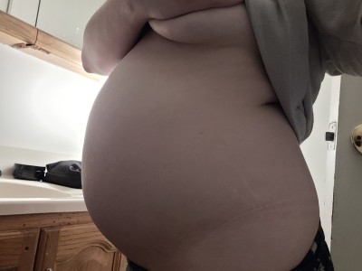 lookathatbelly:How am I supposed to fall asleep if I&rsquo;m not full?