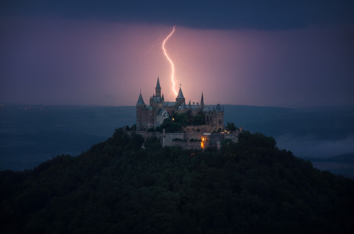 astound-me:Storm over Hohenzollern castle, Germany [1600x1058]