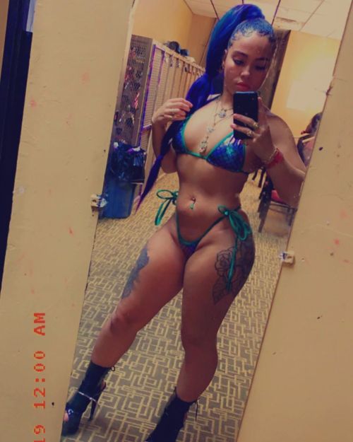 stripper-locker-room:  https://www.instagram.com/bonnellica_/ porn pictures