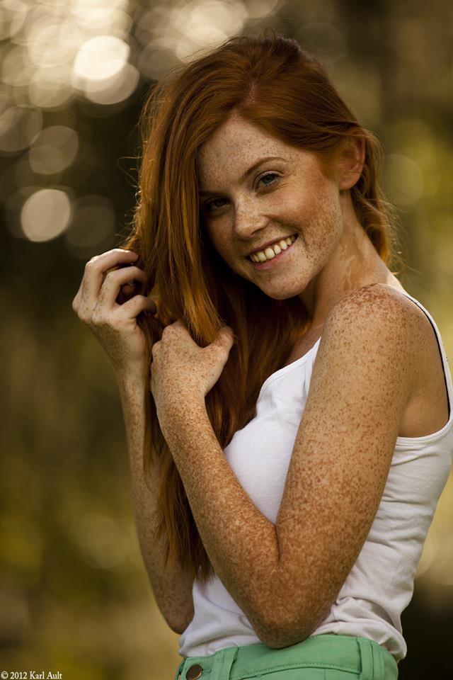 Freckled_girls_fan