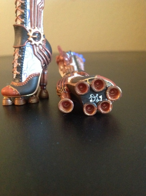 ponyseeker128:Monster high Robecca Steam custom boots Finally finished and up for sale! My absolute 