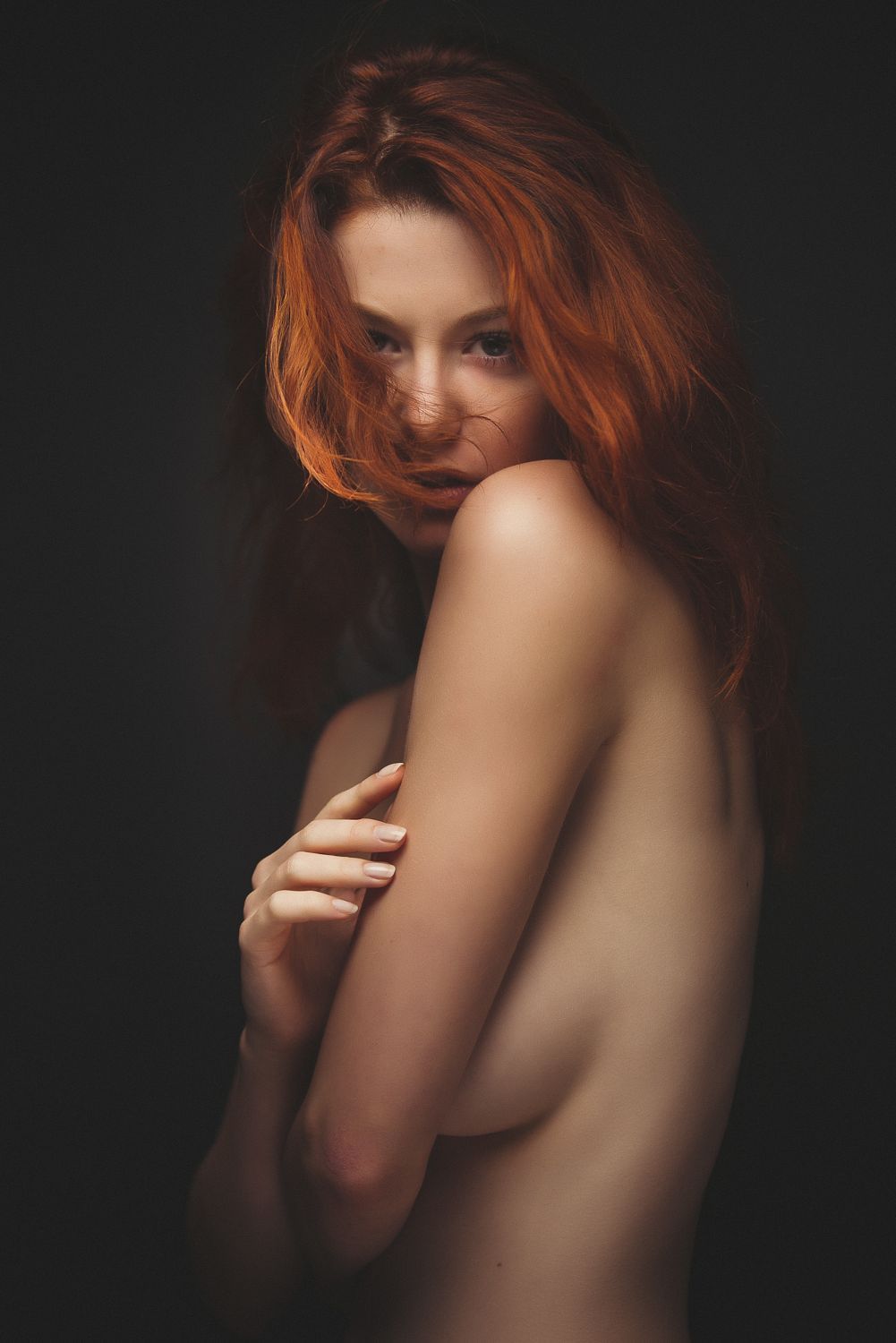 myeyesarefull:  magic hand in a studio portrait by Fabrice Meuwissen