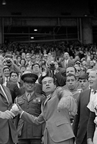 Presidential First Pitches (Part 1) Taft, 1910 Wilson, 1916 Hoover, 1929 Roosevelt, 1933 Eisenhower, 1957 Kennedy, 1963 Nixon, 1969 