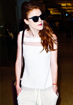 nymheria:  favourite celebrity meme » candids [3/5] ↳ at LAX (July 2014) 