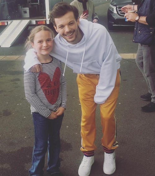 itseverythingaboutl0u:Louis apparently actually requested that all the actors in his video be local 