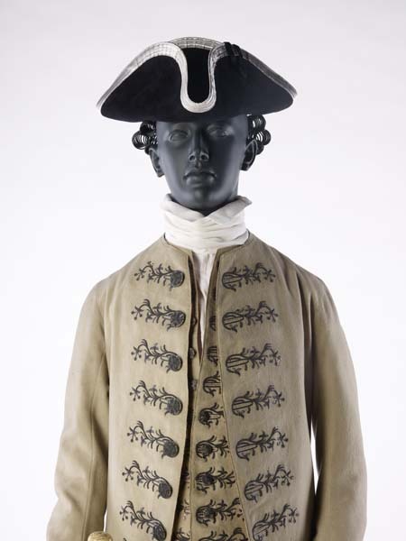18thcenturyfop:Suit ensembleThis fawn-coloured coat and matching waistcoat (c. 1765-1775) are made o