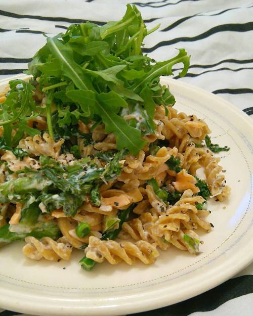 Tonight’s dinner - salmon, asparagus, kale, pea, rocket, mushroom, wholemeal pasta and garlic 