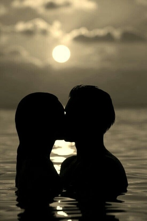 cravehiminallways212:  God, I wish…💋  Me too…❤️