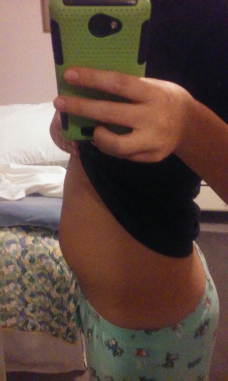 locadeutsche:  Baby bub at 5 weeks, 2 days. Going to start tracking my bump progress :p  Awwww &