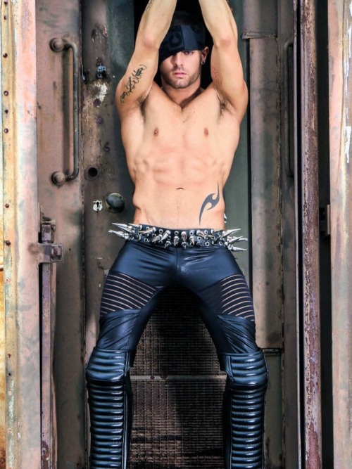 https://bondagebadboys.tumblr.com/post/124751373792
