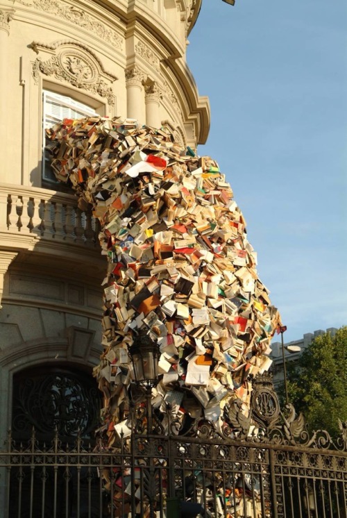 bookmania: Literature overload! Bookish sculptures “Biografías” by Spanish artist Alicia Martin