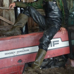 sneakercum:Sneakers, waders, rubber boots,