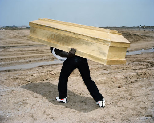 lehroi:  Viviane Sassen ‘Flamboya Coffin’ 