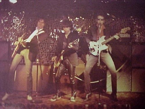 1975 An early Heartbreakers show in Elmwood Park, New Jersey: Walter Lure, Johnny Thunders, and Rich