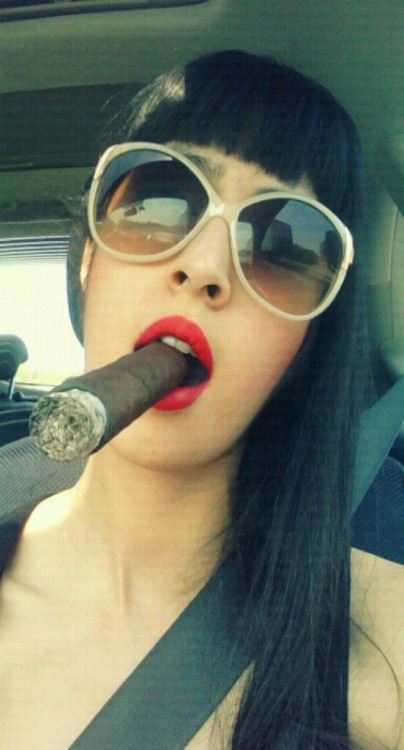 definitelynotvanilla:  swoop-cypry02:  That big sexy cigar in those sexy red lips mmmmmmm  Take note, purrrringkitten – gotta get your teeth on there.  definitelynotvanilla and lipstick! I’ll keep practicing!! 💋