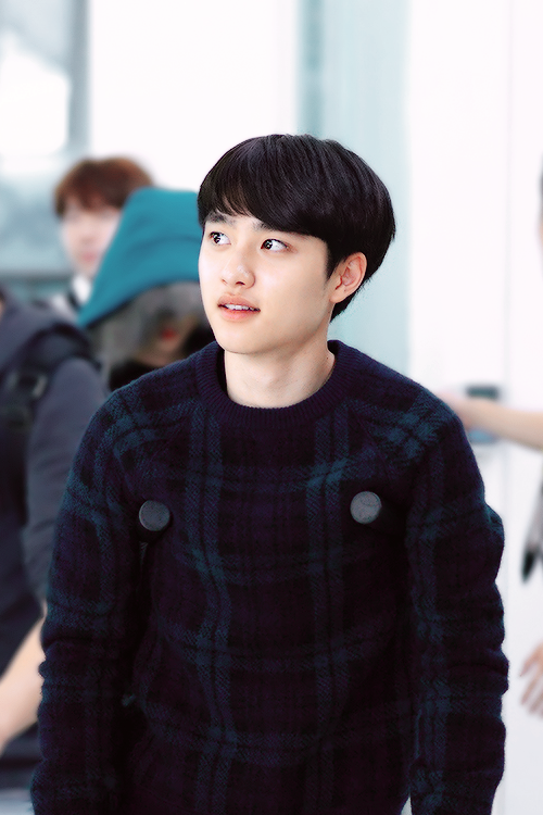 east-asia-guys: khaenine:  Body type: Do Kyungsoo Don’t you dare hurting yourself ever again ;