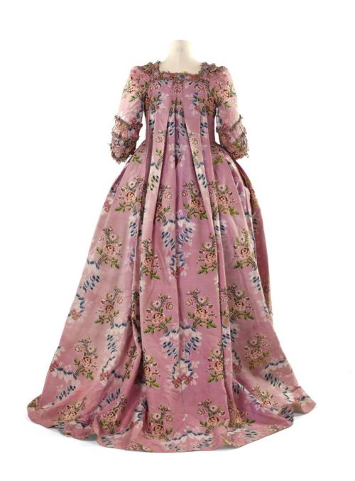 fripperiesandfobs: Robe à la française ca. 1760From Enchères Sadde via Interenc