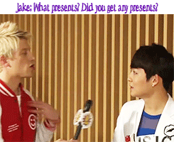 Niel gave Ricky his heart for his b’day… Niel, I want the same present o____o