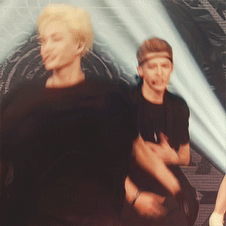 ikimjongin:  fUCKING JONGIN (╯°Д°）╯︵ /(.□ . \) 